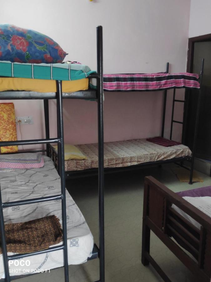 Valentine Hostel & Guest House Пондичери Екстериор снимка