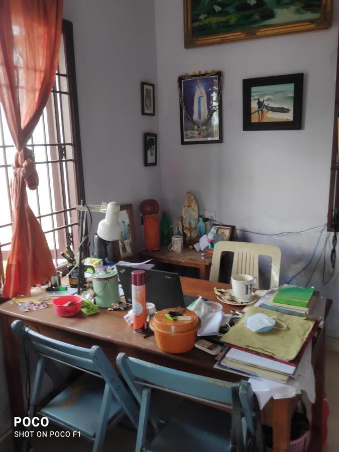 Valentine Hostel & Guest House Пондичери Екстериор снимка