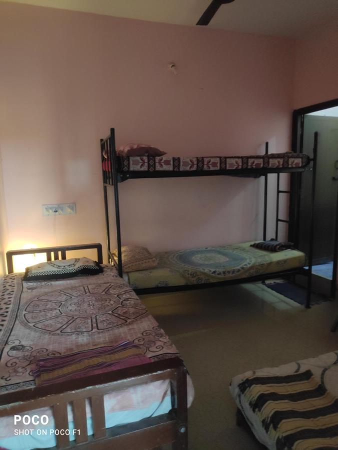 Valentine Hostel & Guest House Пондичери Екстериор снимка