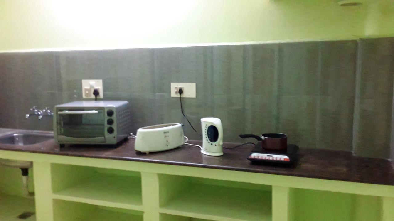 Valentine Hostel & Guest House Пондичери Екстериор снимка