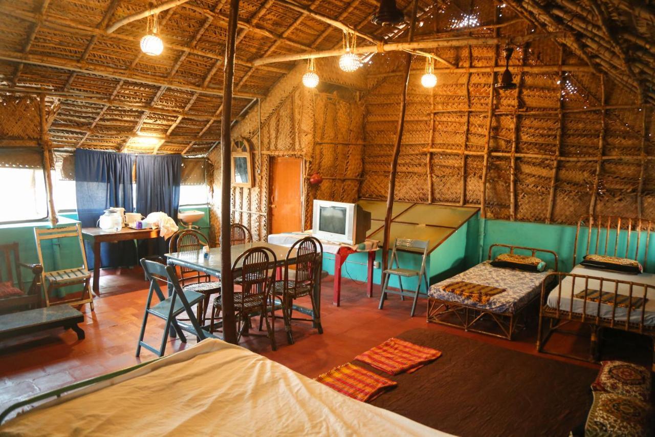 Valentine Hostel & Guest House Пондичери Екстериор снимка